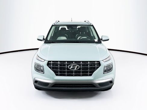Used 2025 Hyundai Venue SEL image 2
