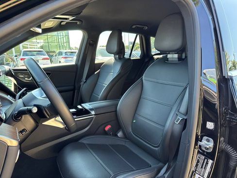 Used 2025 Mercedes-Benz GLC 300 4MATIC image 5