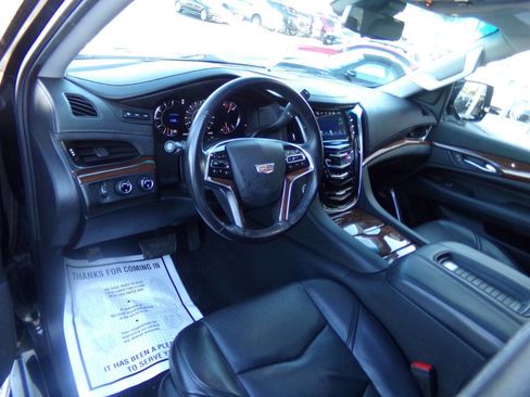 Used 2019 Cadillac Escalade ESV Luxury image 9