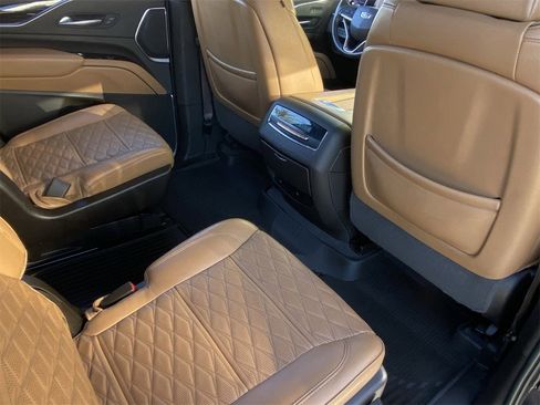 Certified 2023 Cadillac Escalade Premium Luxury image 15