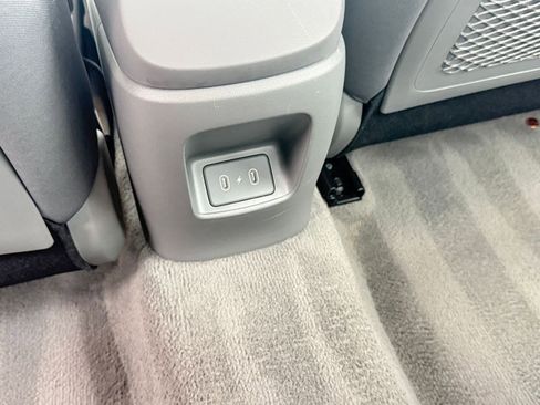 Used 2025 Hyundai Elantra SEL image 24