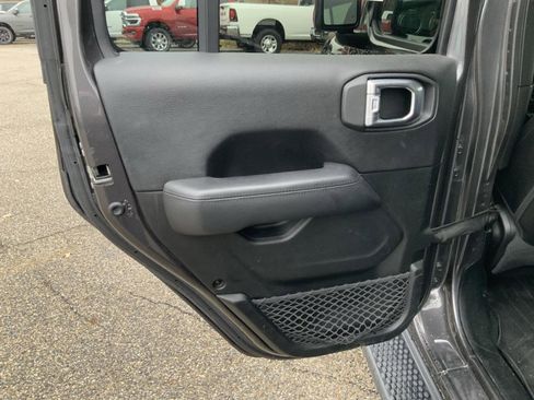 Used 2020 Jeep Wrangler Unlimited Sahara image 54