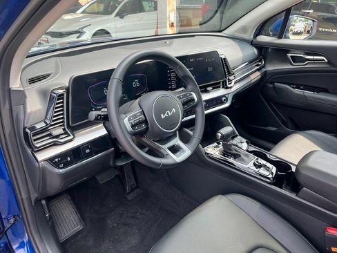 Certified 2025 Kia Sportage EX w/ Premium Package AWD/4WD image 6