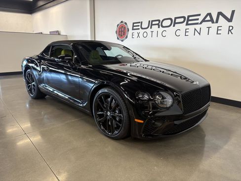 Used 2021 Bentley Continental GT image 33