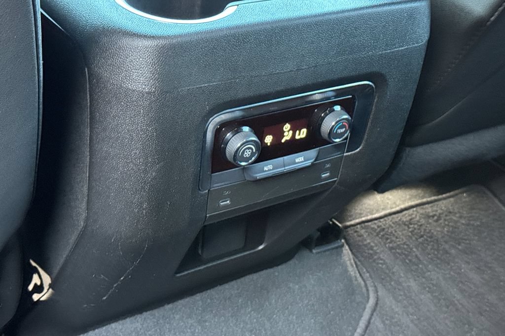 Used 2025 Chevrolet Suburban Z71 AWD/4WD image 14