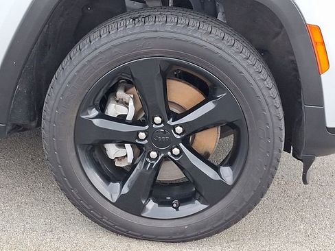 Used 2022 Jeep Grand Cherokee L Laredo image 8