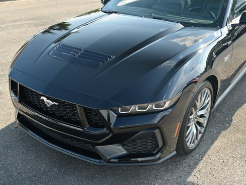 Used 2025 Ford Mustang GT Premium image 25