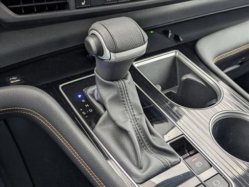 Used 2025 Toyota Sienna XLE Woodland Edition image 12