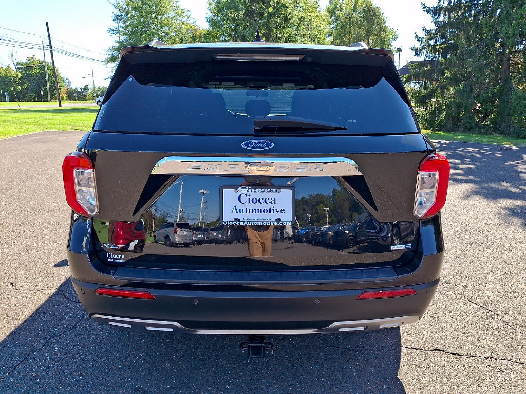 Used 2020 Ford Explorer XLT w/ Equipment Group 202A AWD/4WD image 8