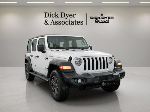 Used 2022 Jeep Wrangler Unlimited Sport AWD/4WD image 9