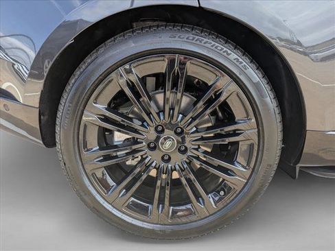 New 2025 Land Rover Range Rover Long Wheelbase SE image 10