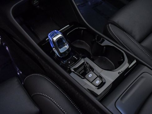 Used 2025 Volvo XC40 B5 Ultra w/ Climate Package image 23