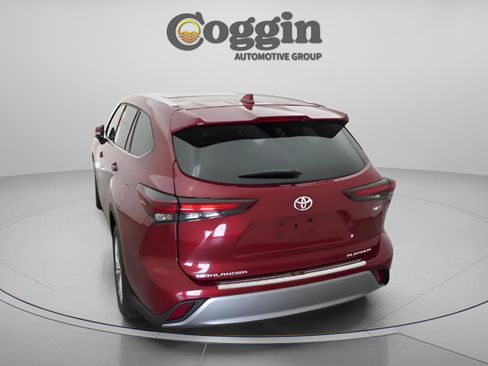 New 2026 Toyota Highlander Platinum AWD/4WD image 11