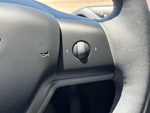 Used 2023 Tesla Model Y 2WD image 23
