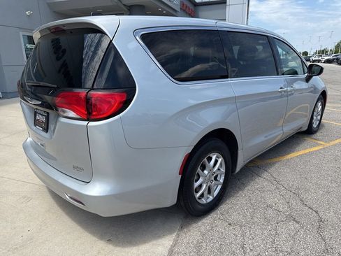 Used 2023 Chrysler Voyager LX FWD image 5