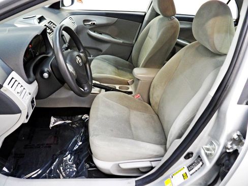 Used 2013 Toyota Corolla LE w/ Preferred Accessory Pkg #2 FWD image 13