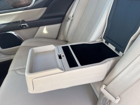 Used 2019 Lincoln Continental Select image 36