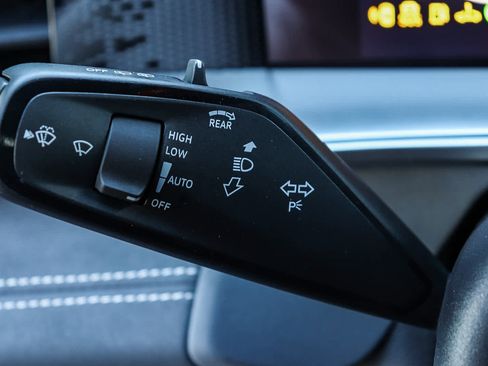 New 2026 Volkswagen Tiguan SE R-Line image 21