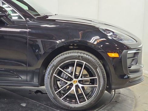 Certified 2025 Porsche Macan image 11