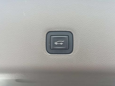 Used 2020 Chevrolet Traverse Premier w/ LPO, Floor Liner Package FWD image 12