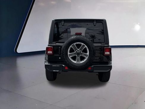 Used 2019 Jeep Wrangler Unlimited Sahara AWD/4WD image 3