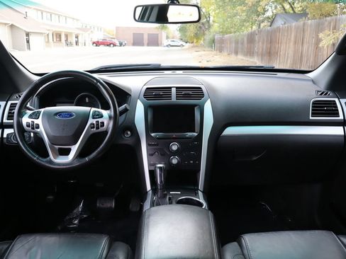 Used 2015 Ford Explorer XLT w/ Equipment Group 202A image 16