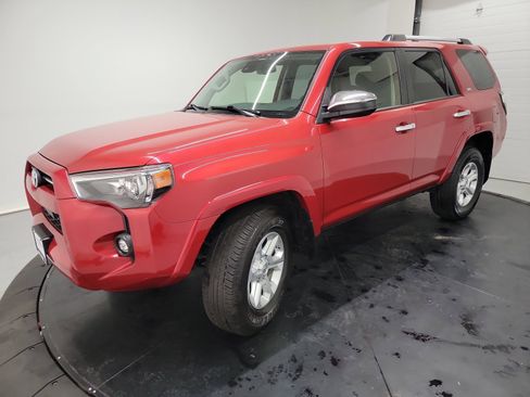 Used 2021 Toyota 4Runner SR5 image 3