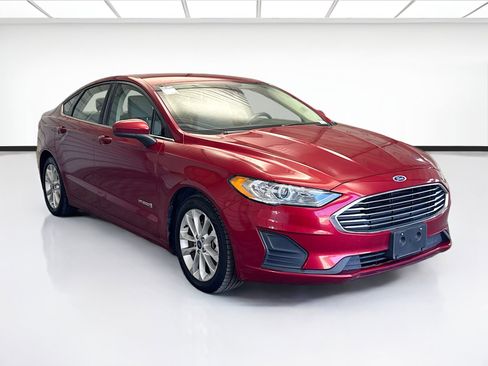Used 2019 Ford Fusion SE image 3