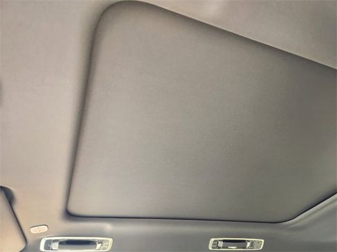 New 2026 Land Rover Range Rover SE image 17