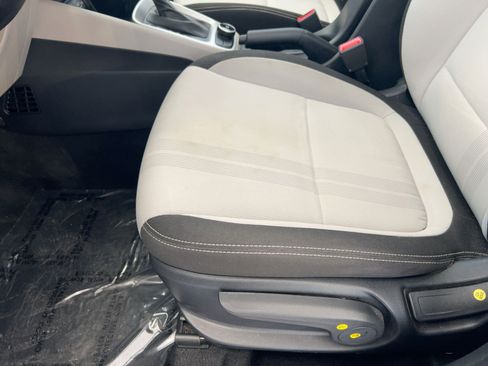 Used 2022 Hyundai Venue SEL image 14