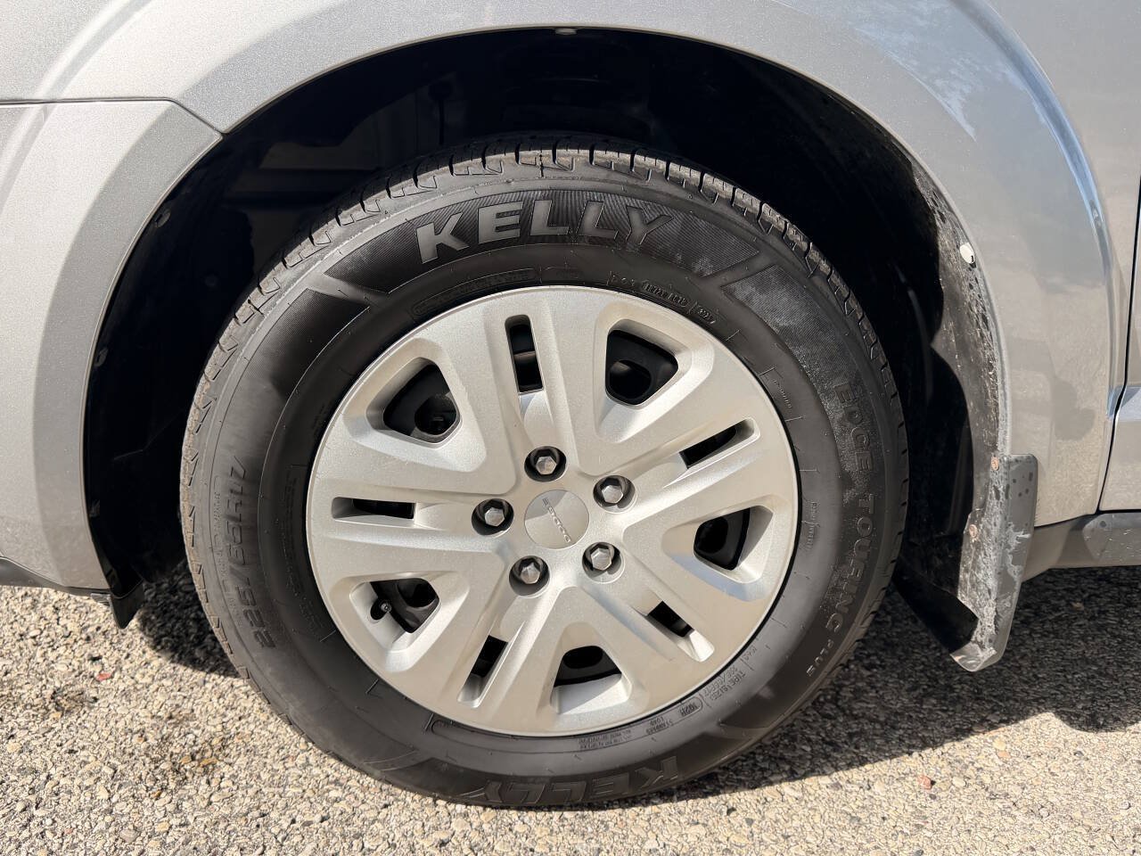 Used 2018 Dodge Journey SE w/ Mopar All Weather Group FWD image 27