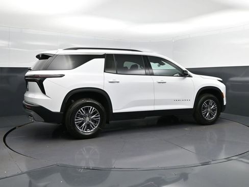 New 2026 Chevrolet Traverse LT image 8