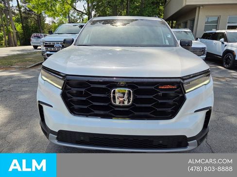 Used 2025 Honda Pilot TrailSport image 21