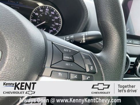 Used 2025 Nissan Sentra SV image 18