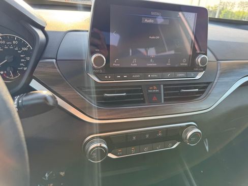 Used 2025 Nissan Altima 2.5 SV image 17