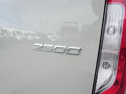 Used 2022 Mercedes-Benz Sprinter 2500 image 38