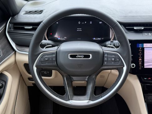 New 2026 Jeep Grand Cherokee Limited AWD/4WD image 12