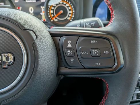 Used 2024 Jeep Gladiator Rubicon AWD/4WD image 16