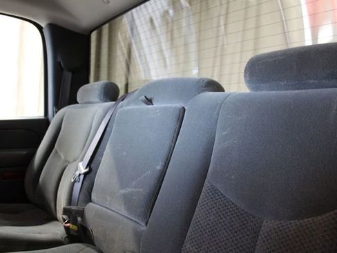 Used 2004 Chevrolet Silverado 2500 LS w/ Heavy-Duty Power Package image 26