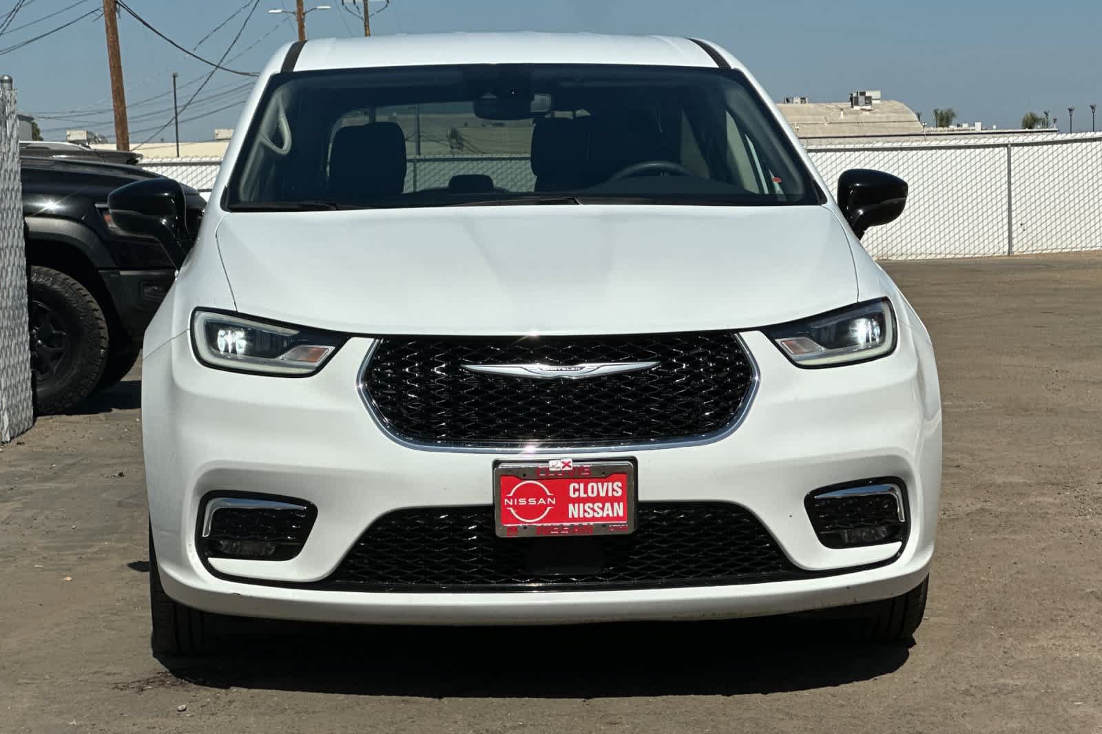 Used 2024 Chrysler Pacifica Limited FWD image 11