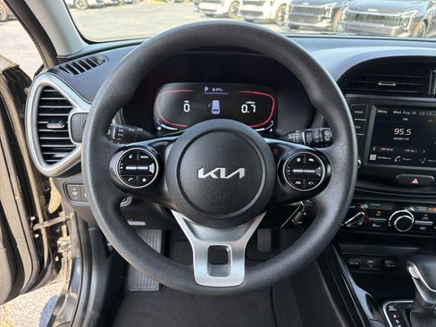 Used 2024 Kia Soul LX w/ Option Group 015 FWD image 18