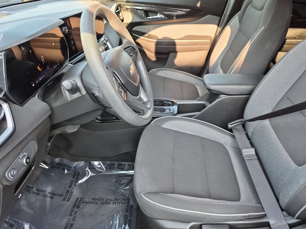 Used 2025 Chevrolet TrailBlazer LT AWD/4WD image 15