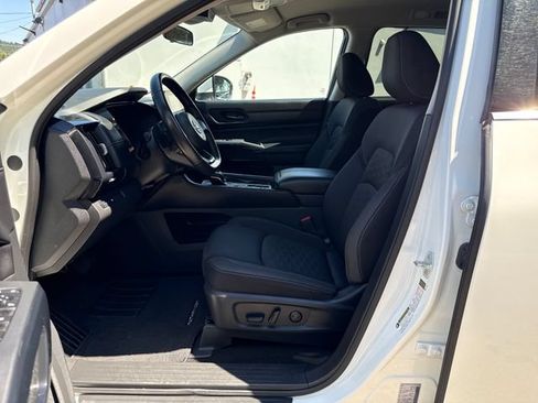 Used 2024 Nissan Pathfinder SV FWD image 16