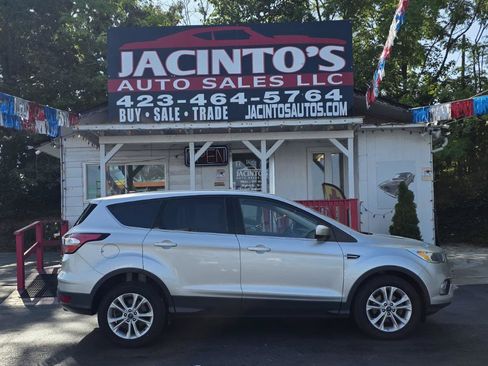 Used 2017 Ford Escape SE FWD image 1