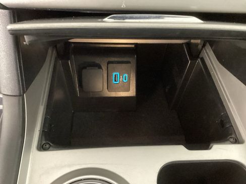 Used 2024 Ford Explorer XLT AWD/4WD image 29