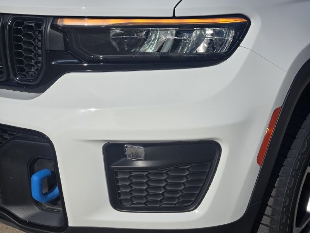 Certified 2023 Jeep Grand Cherokee Trailhawk w/ Luxury Tech Group III AWD/4WD image 8