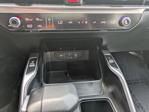 Used 2025 Kia Sorento S w/ Panoramic Sunroof Package AWD/4WD image 16