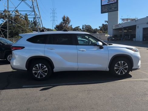 Certified 2023 Toyota Highlander XLE image 3