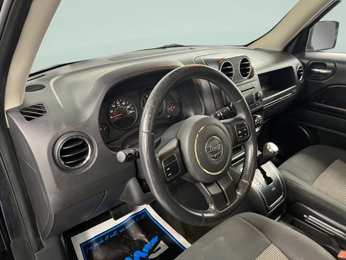 Used 2013 Jeep Patriot Latitude FWD image 12