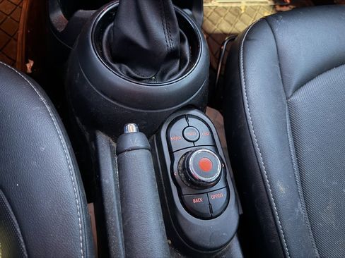 Used 2019 MINI Cooper 4-Door Hardtop w/ Storage Package image 15